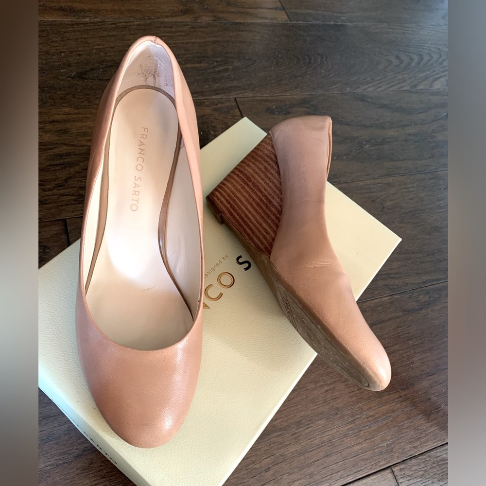 Taupe wedges in very good shape!